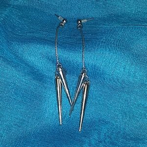 Oh WOW Edgy Dangle silver earrings